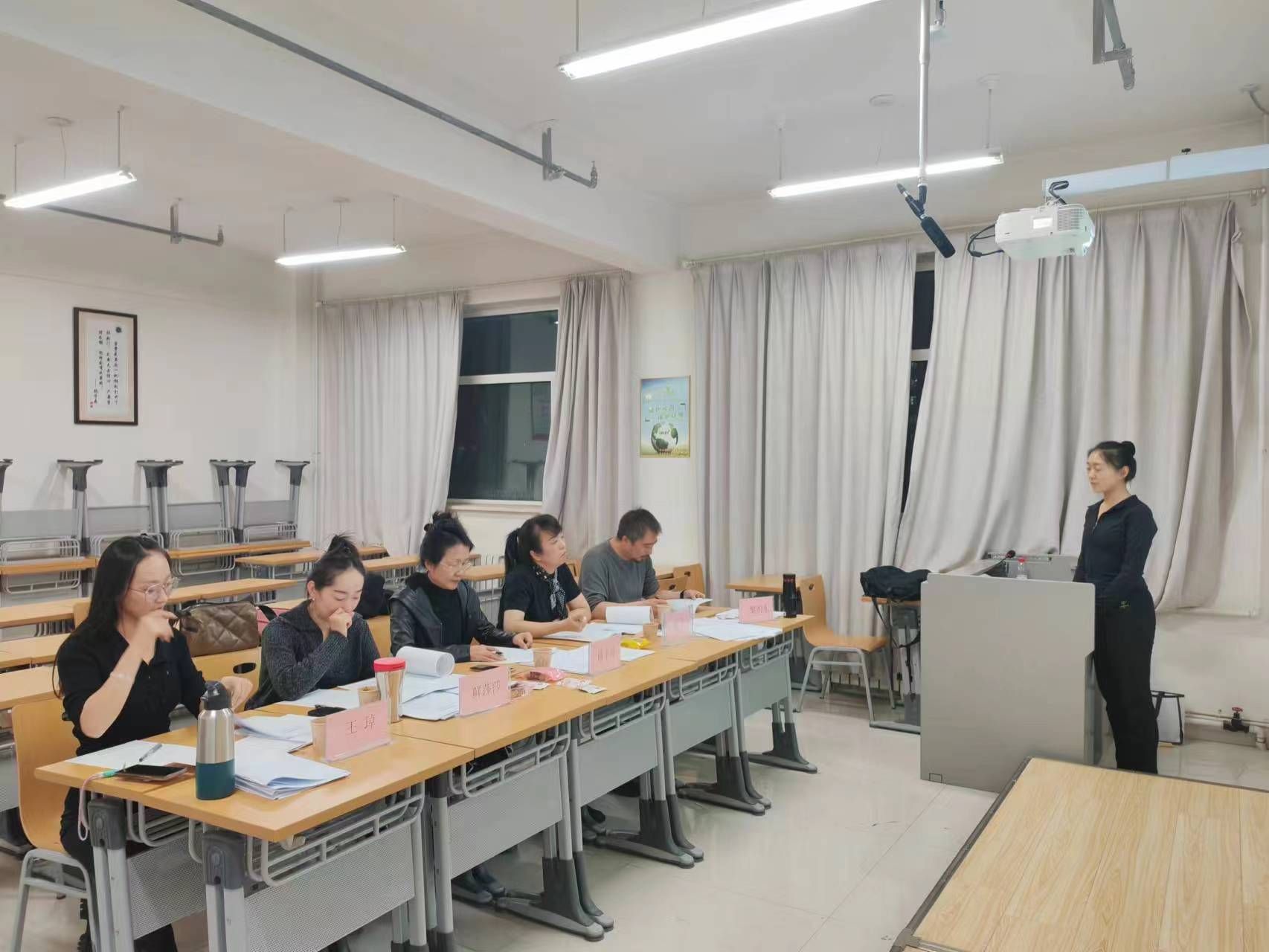 舞蹈學院舉辦2024年校級大學生創新創業訓練計劃項目立項答辯會
